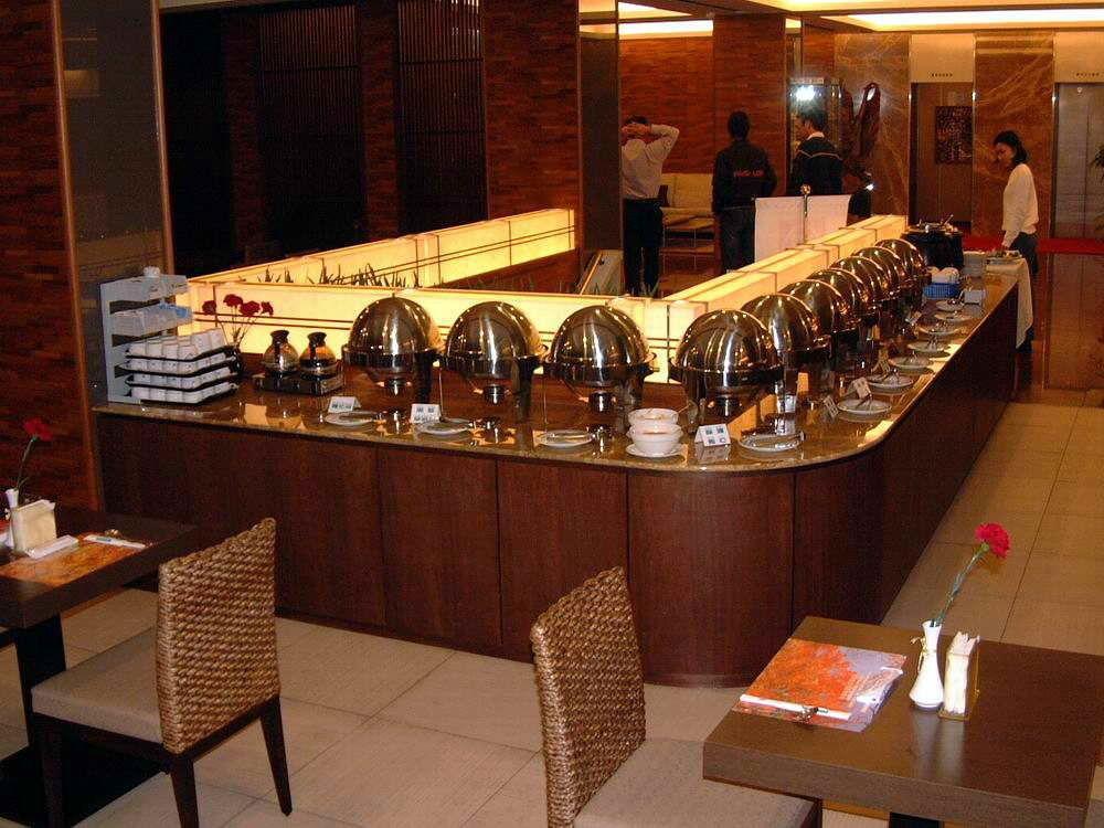 The Premier Hotel Тайнан Екстериор снимка