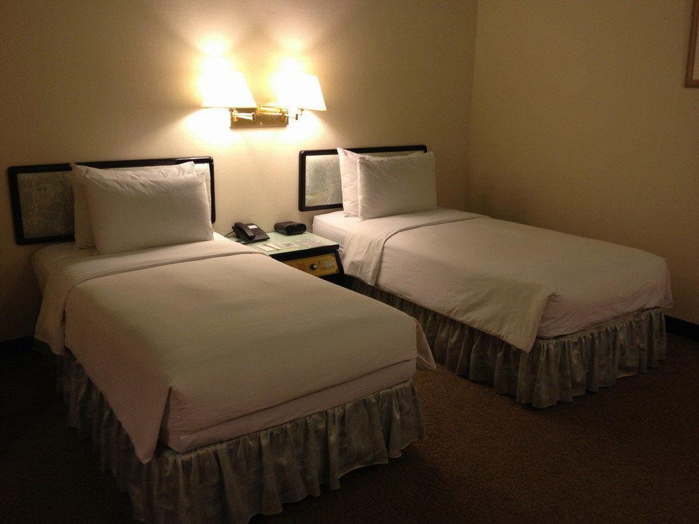 The Premier Hotel Тайнан Екстериор снимка