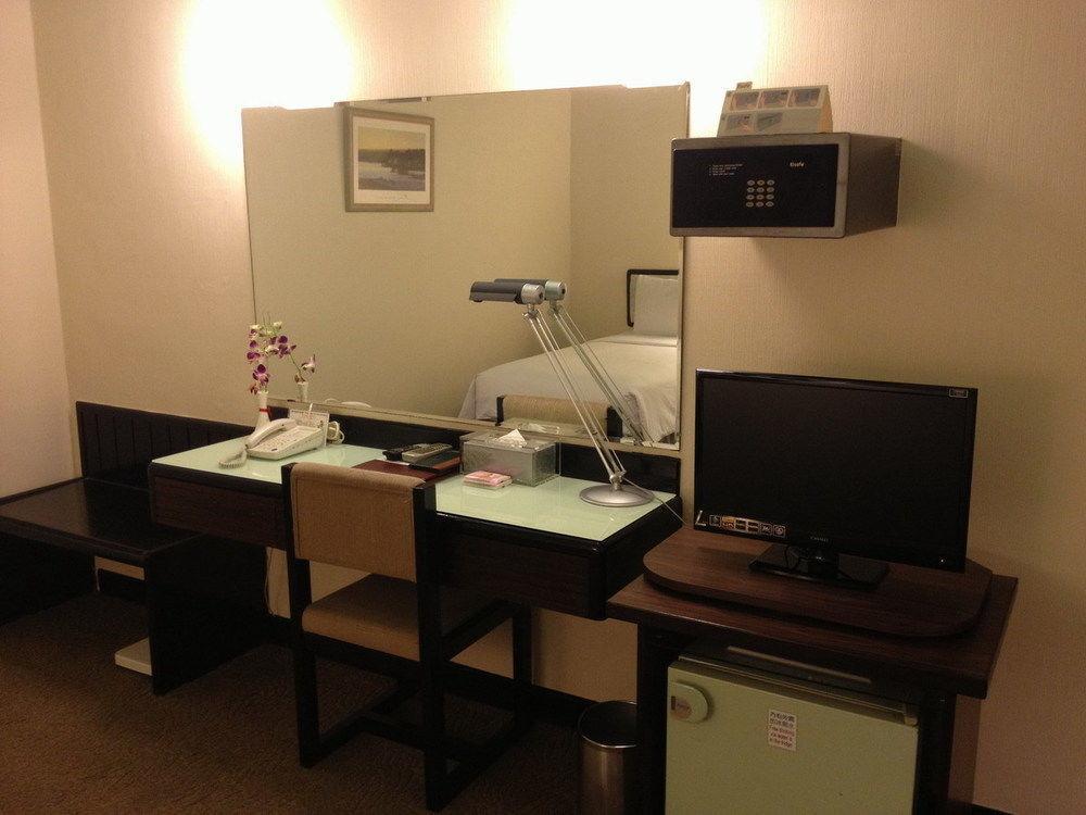 The Premier Hotel Тайнан Екстериор снимка