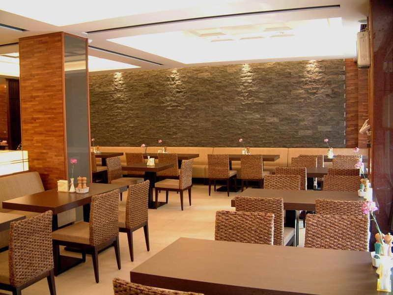 The Premier Hotel Тайнан Екстериор снимка