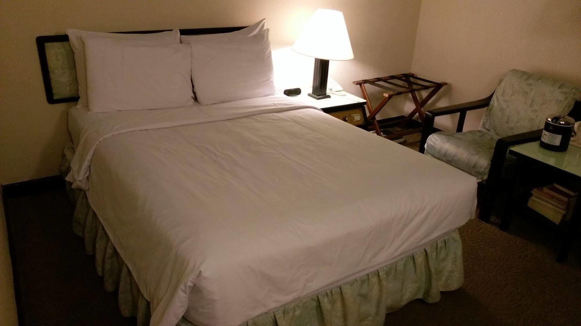 The Premier Hotel Тайнан Екстериор снимка