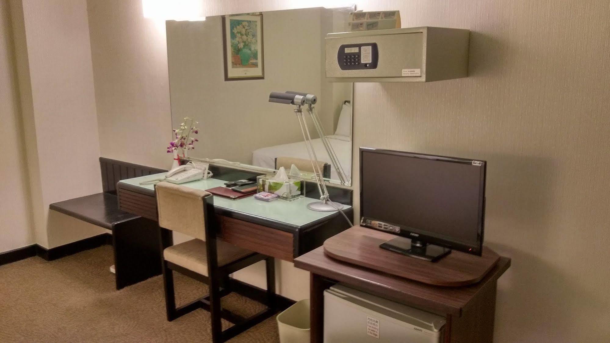 The Premier Hotel Тайнан Екстериор снимка