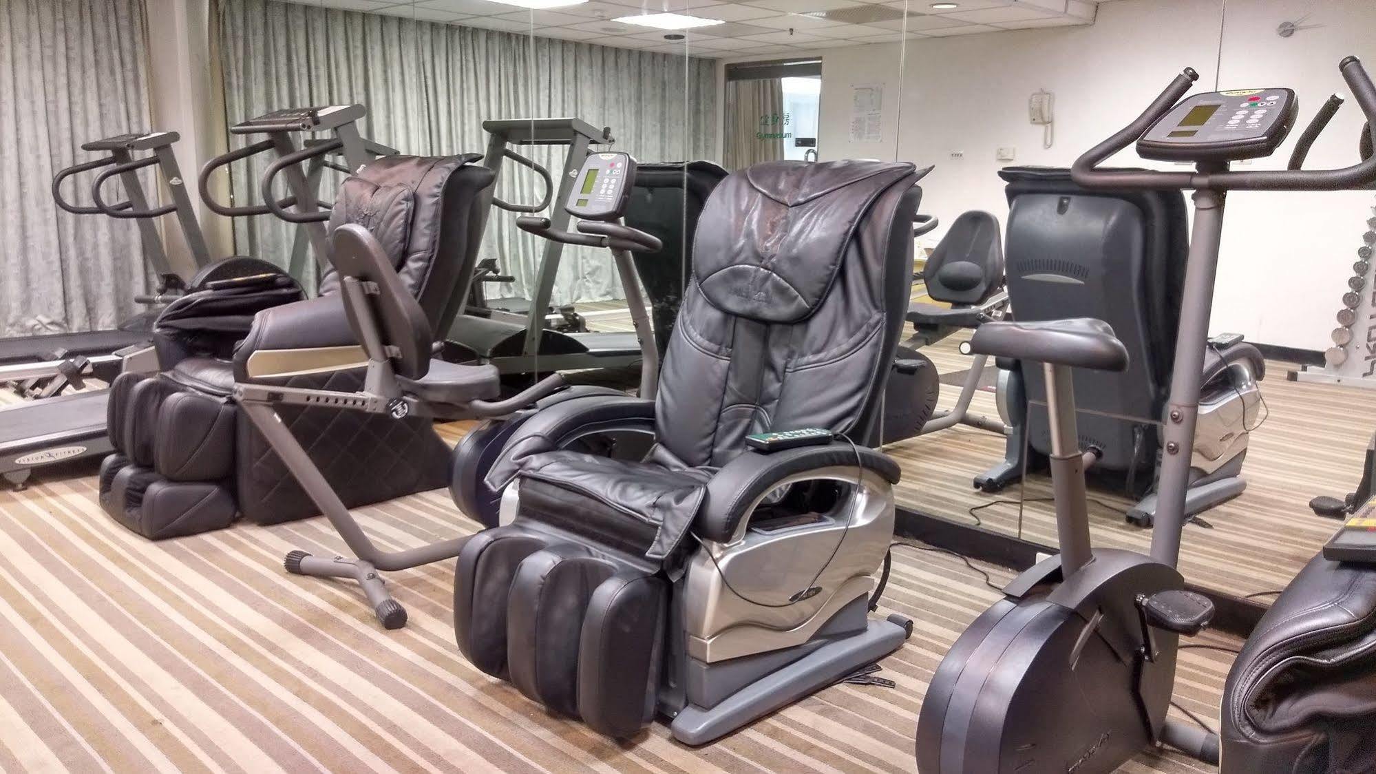 The Premier Hotel Тайнан Екстериор снимка
